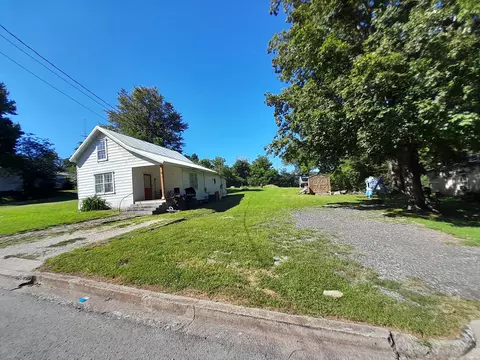324 W 14th St, Columbia, TN 38401