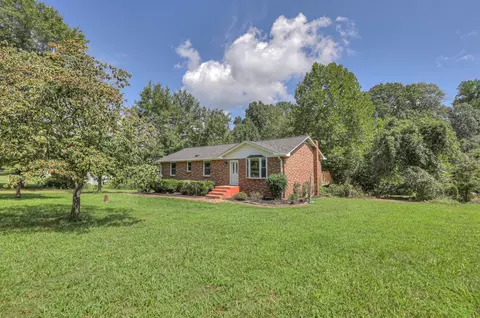 2009 Wolfe Rd, White Bluff, TN 37187
