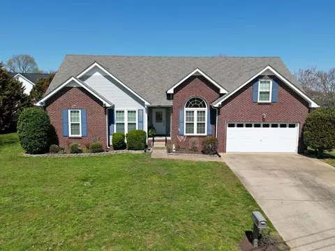 681 Fallbrook Ln, Clarksville, TN 37040