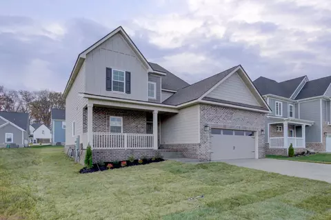 466 Spiderwort Dr, Clarksville, TN 37043
