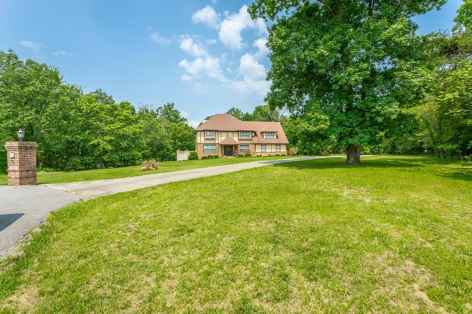  919 Rose Marie Ct, Soddy Daisy, TN 37379 photo 2