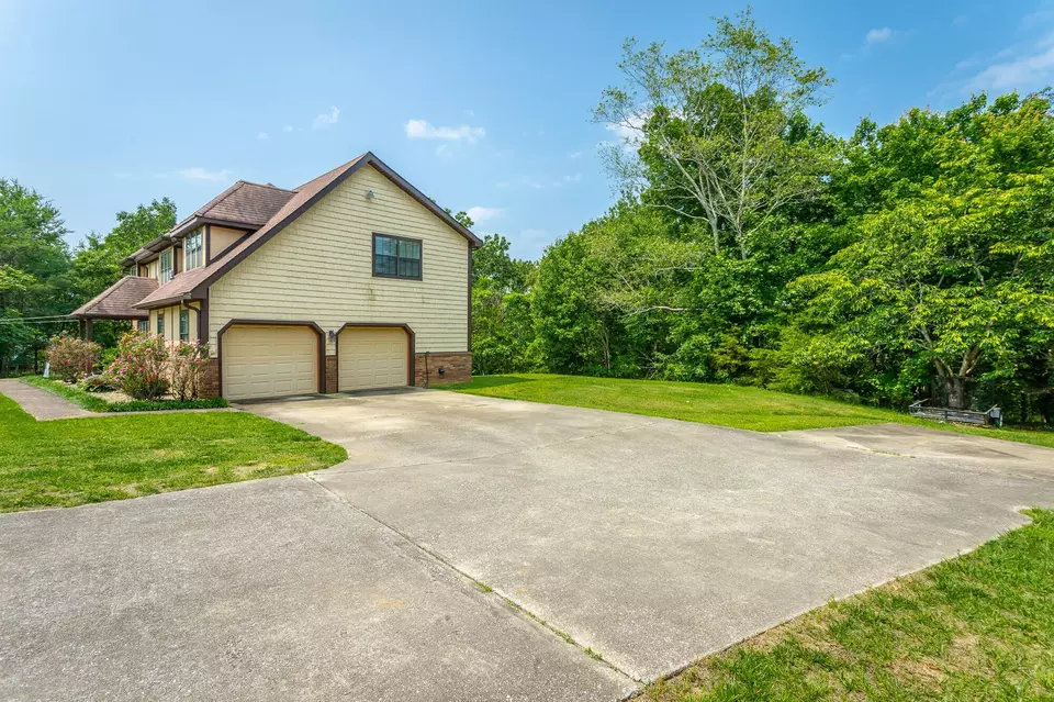  919 Rose Marie Ct, Soddy Daisy, TN 37379 photo 3