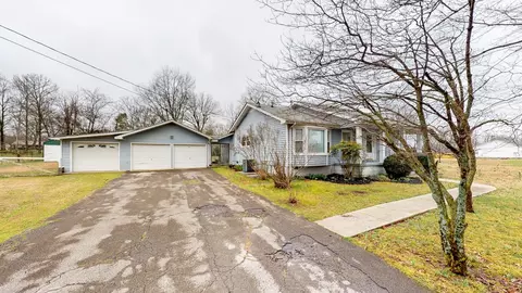 375 Oak St, Eagleville, TN 37060 photo 2