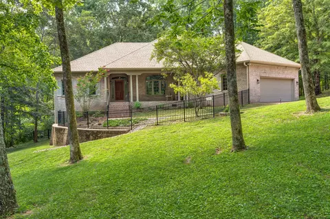 7513 Hallows Dr, Nashville, TN 37221