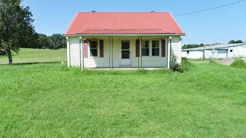 498 Howell Rd, Westmoreland, TN 37186