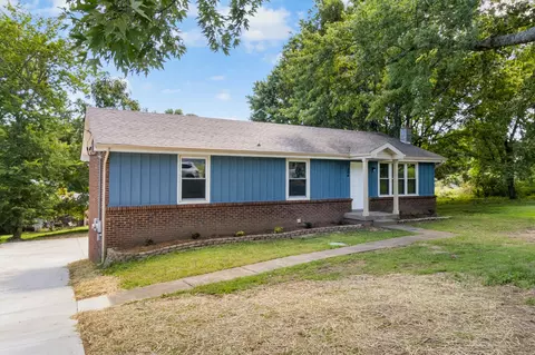 304 Hundred Oaks Dr, Clarksville, TN 37043