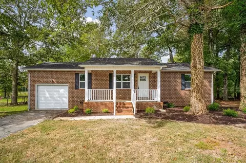 98 Davis St, Smithville, TN 37166