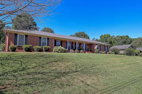 1408 Lyon St, Columbia, TN 38401