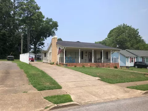 608 1st Ave, Fayetteville, TN 37334