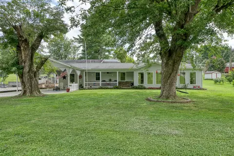 651 N Edgewood Dr, Sparta, TN 38583