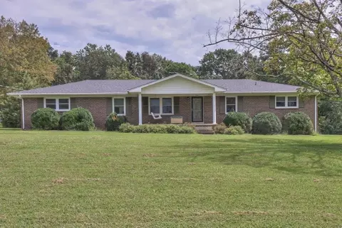 300 Ledgeview Dr, Shelbyville, TN 37160