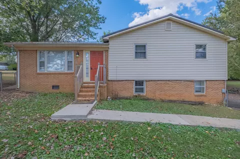 445 Circle Hill Dr, Mcminnville, TN 37110