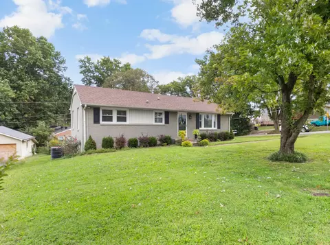 1617 Golf Club Ln, Clarksville, TN 37043