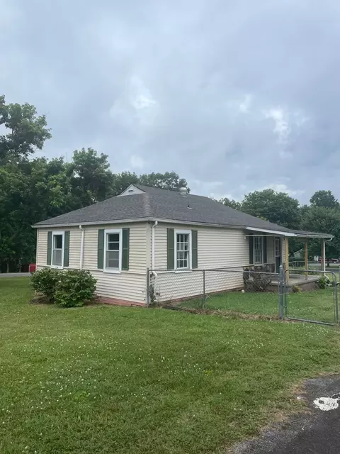 302 River Dr, Mcminnville, TN 37110