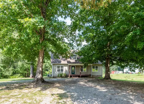 1099 Old County House Rd, Charlotte, TN 37036