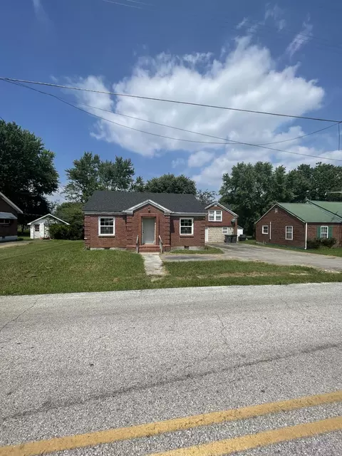 406 Meador Dr, Lafayette, TN 37083