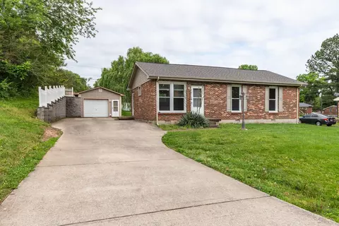 318 Bluebird Ln, Dickson, TN 37055