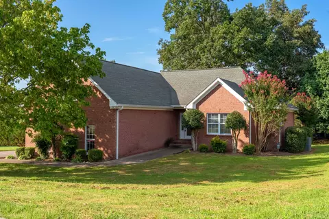 1034 Vista Dr, Greenbrier, TN 37073