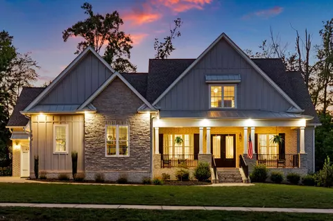 184 Copperstone Dr, Clarksville, TN 37043