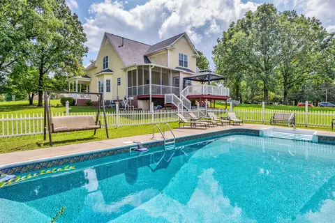 170 Baggett Ln, Dickson, TN 37055
