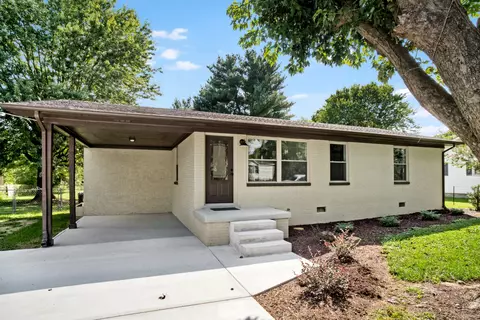 206 W Mcglothlin St, Portland, TN 37148