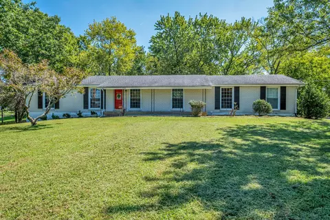 150 Lakeside Park Dr, Hendersonville, TN 37075