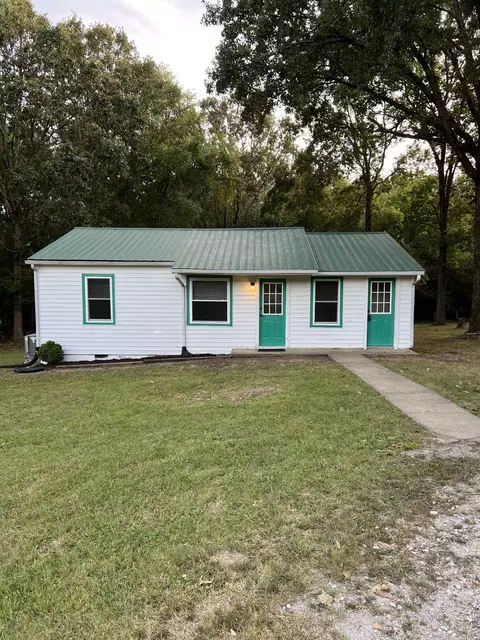 150 Springer Dr, Dickson, TN 37055