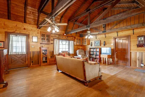 Living - 22 Walnut St, Jasper, TN 37347 photo 2 of 6