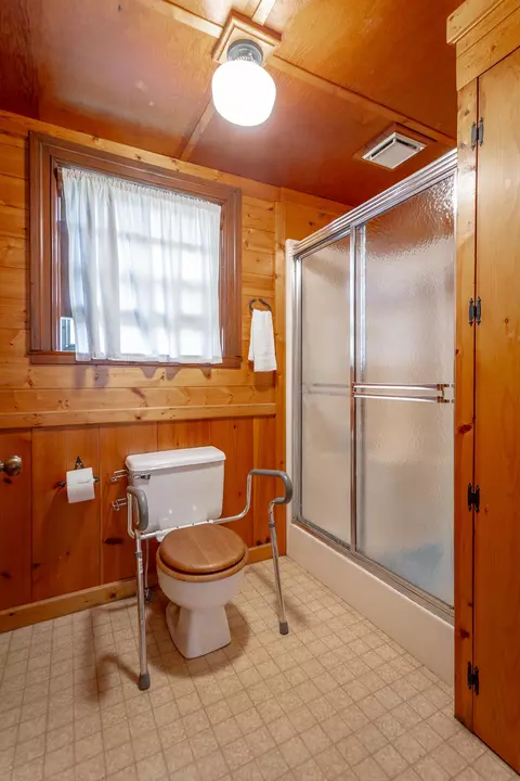 Bath - 22 Walnut St, Jasper, TN 37347 photo 1 of 4