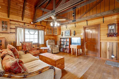 Living - 22 Walnut St, Jasper, TN 37347 photo 3 of 6