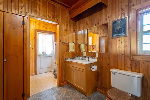 Bath - 22 Walnut St, Jasper, TN 37347 photo 3 of 4