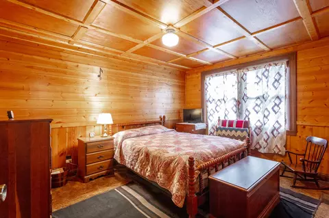Bedroom - 22 Walnut St, Jasper, TN 37347 photo 4 of 7