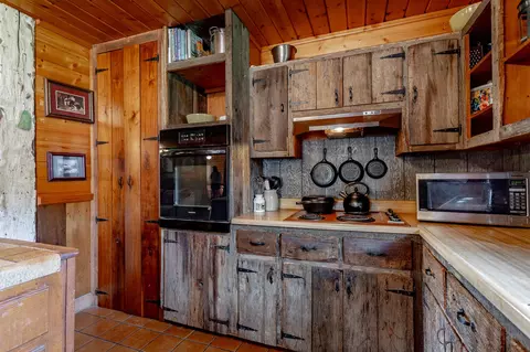Kitchen - 22 Walnut St, Jasper, TN 37347 photo 7 of 12