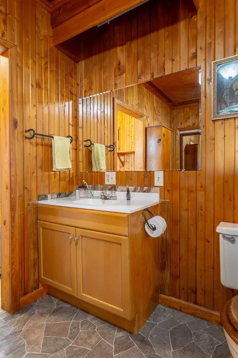 Bath - 22 Walnut St, Jasper, TN 37347 photo 4 of 4