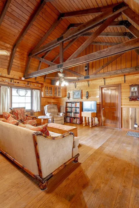 Living - 22 Walnut St, Jasper, TN 37347 photo 6 of 6