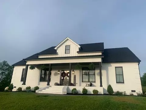 1141 Rogues Fork Rd, Bethpage, TN 37022
