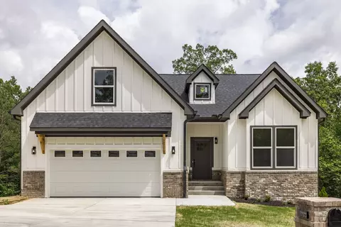 305 Cherokee Ct, White Bluff, TN 37187