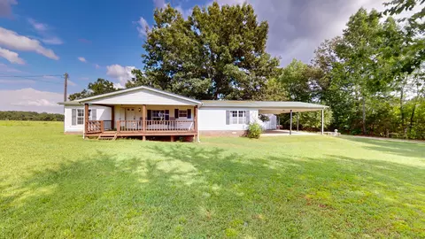 394 Stagecoach Dr, Huntland, TN 37345