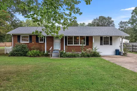 525 Thomas Ave, Hohenwald, TN 38462
