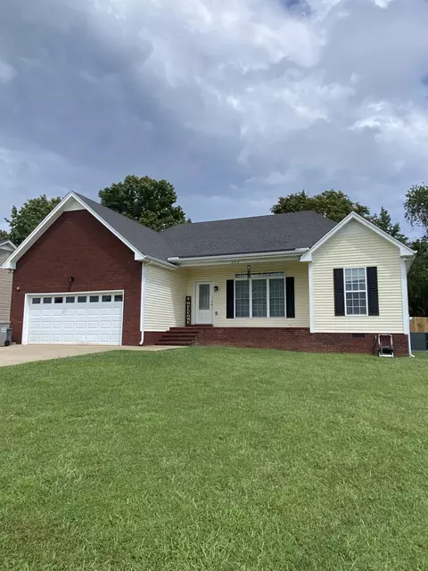 284 Preakness Cir, Pleasant View, TN 37146