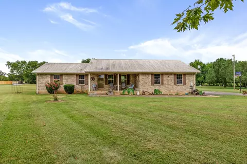 1146 Longview Rd, Unionville, TN 37180