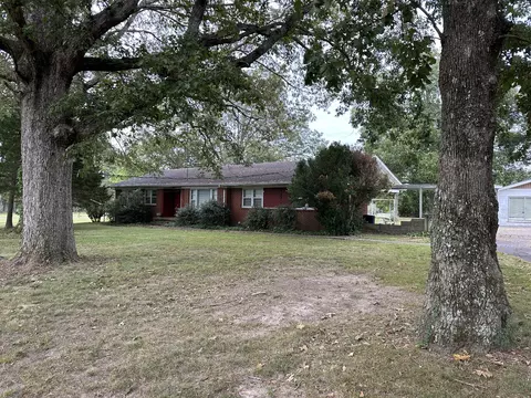 406 2nd Ave S, Loretto, TN 38469