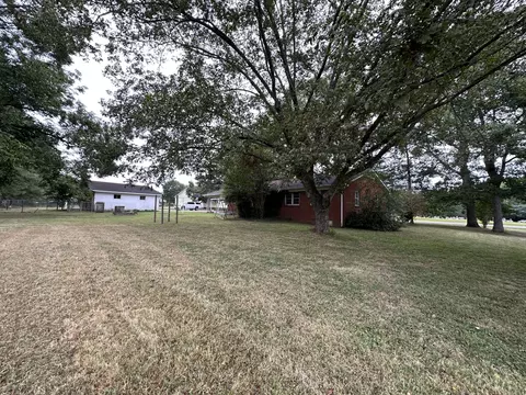 406 2nd Ave S, Loretto, TN 38469 photo 4
