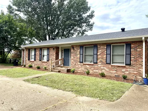 2206 Country Club Ln, Columbia, TN 38401