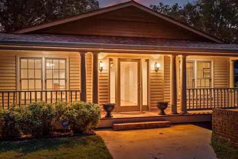 1840 Skyline Shores Dr, Scottsboro, AL 35769