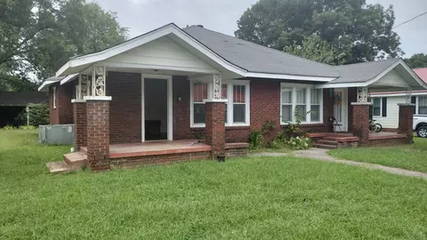 405 Cheatham St, Bruceton, TN 38317