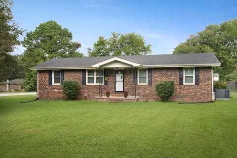 629 Baker Dr, Lafayette, TN 37083