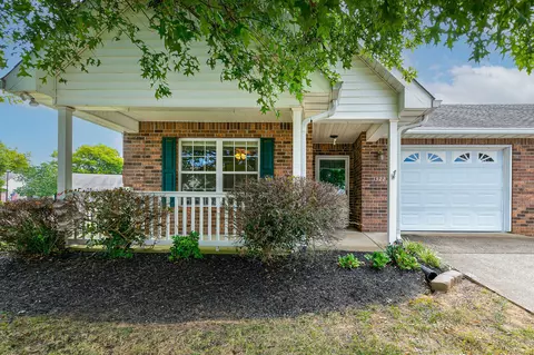 1322 Crofton Park Dr, Columbia, TN 38401