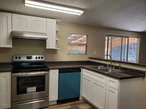 290 Bob Cat Ln, Linden, TN 37096