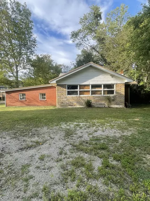 509 E Main St, Waverly, TN 37185